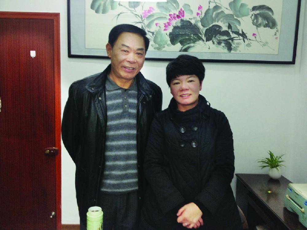 王仁寶老師與縣體育局長(zhǎng)曾迎玲合影